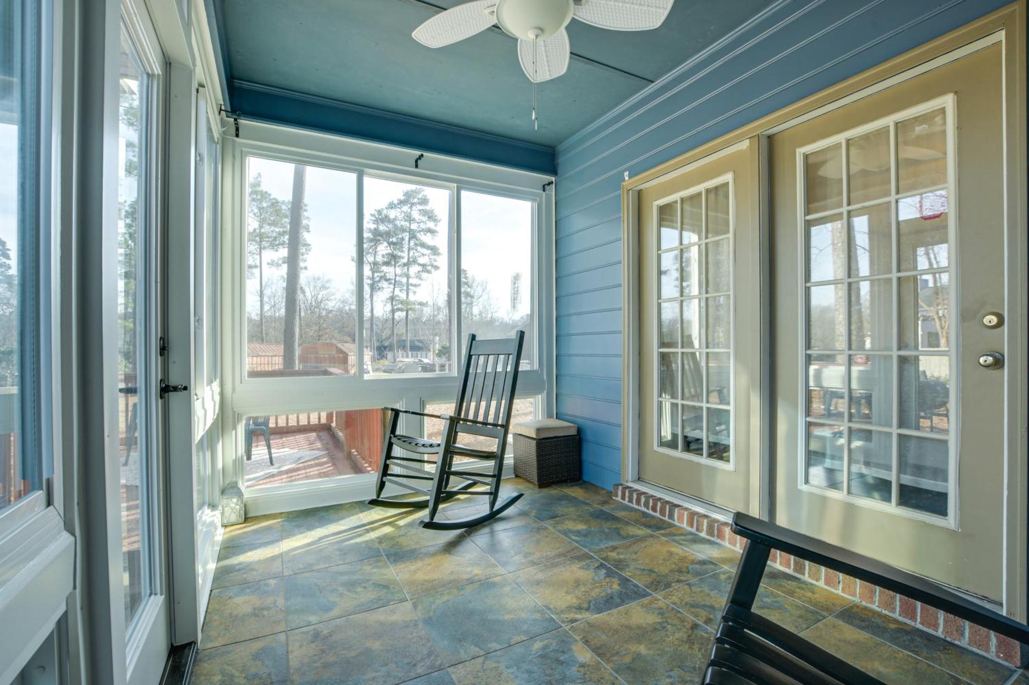 Lovely Fayetteville Home Deck And Fireplace! מראה חיצוני תמונה